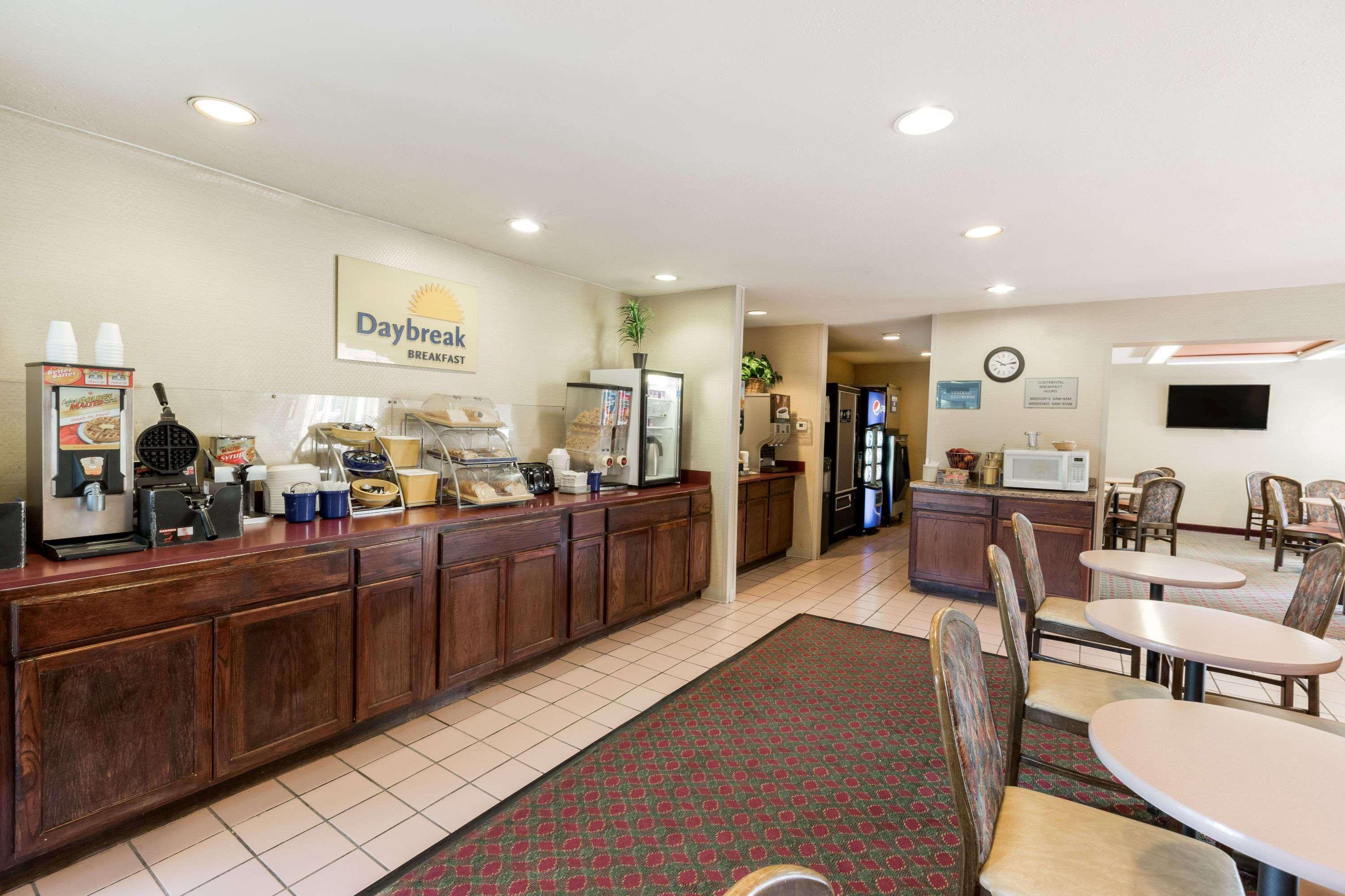 Days Inn By Wyndham West Des Moines - Clive Екстер'єр фото