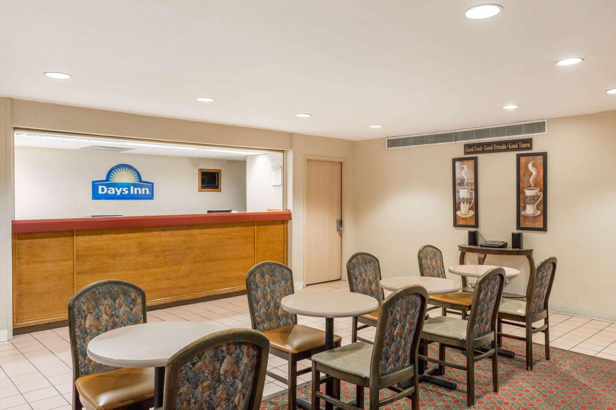 Days Inn By Wyndham West Des Moines - Clive Екстер'єр фото