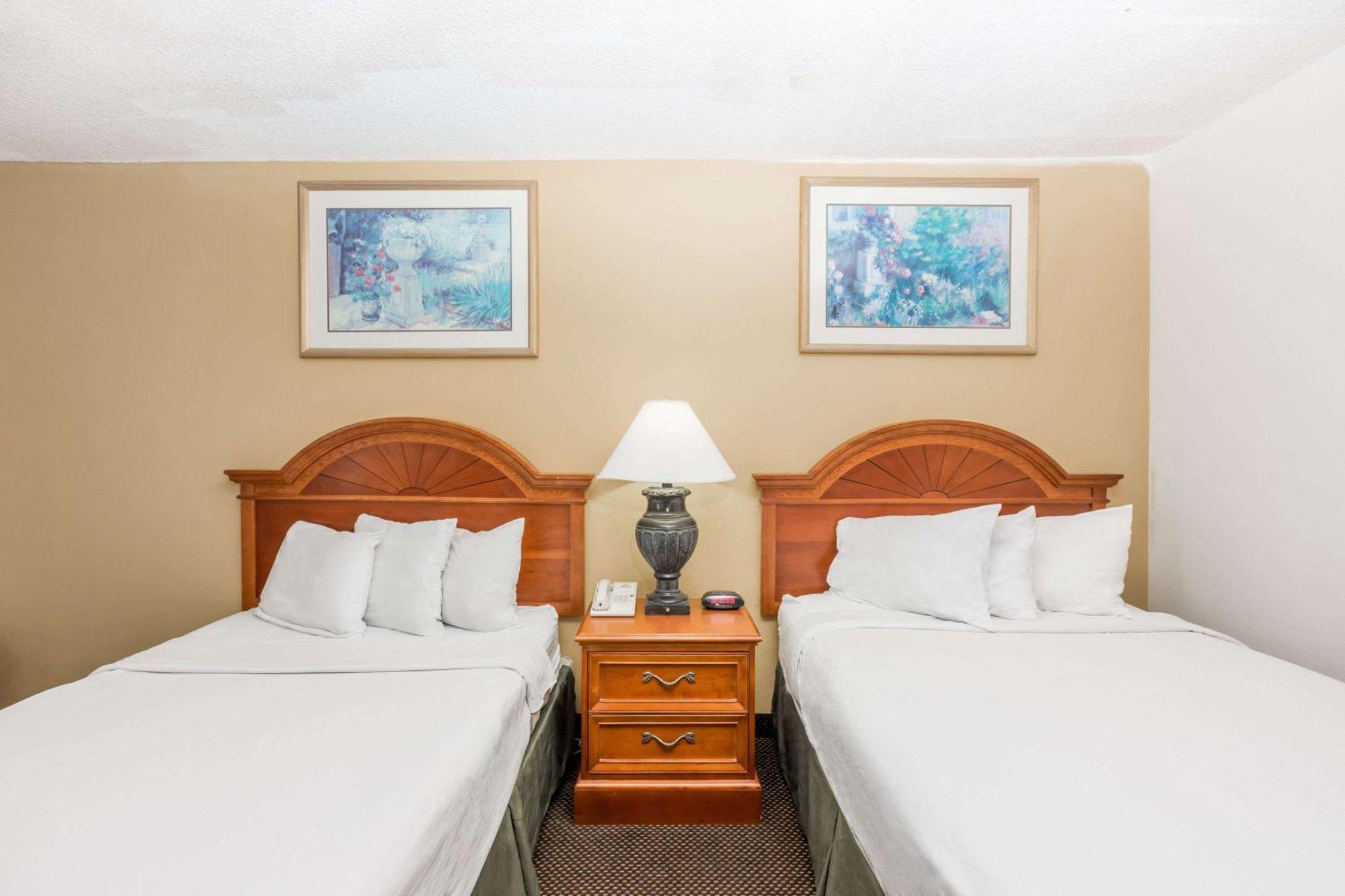 Days Inn By Wyndham West Des Moines - Clive Екстер'єр фото