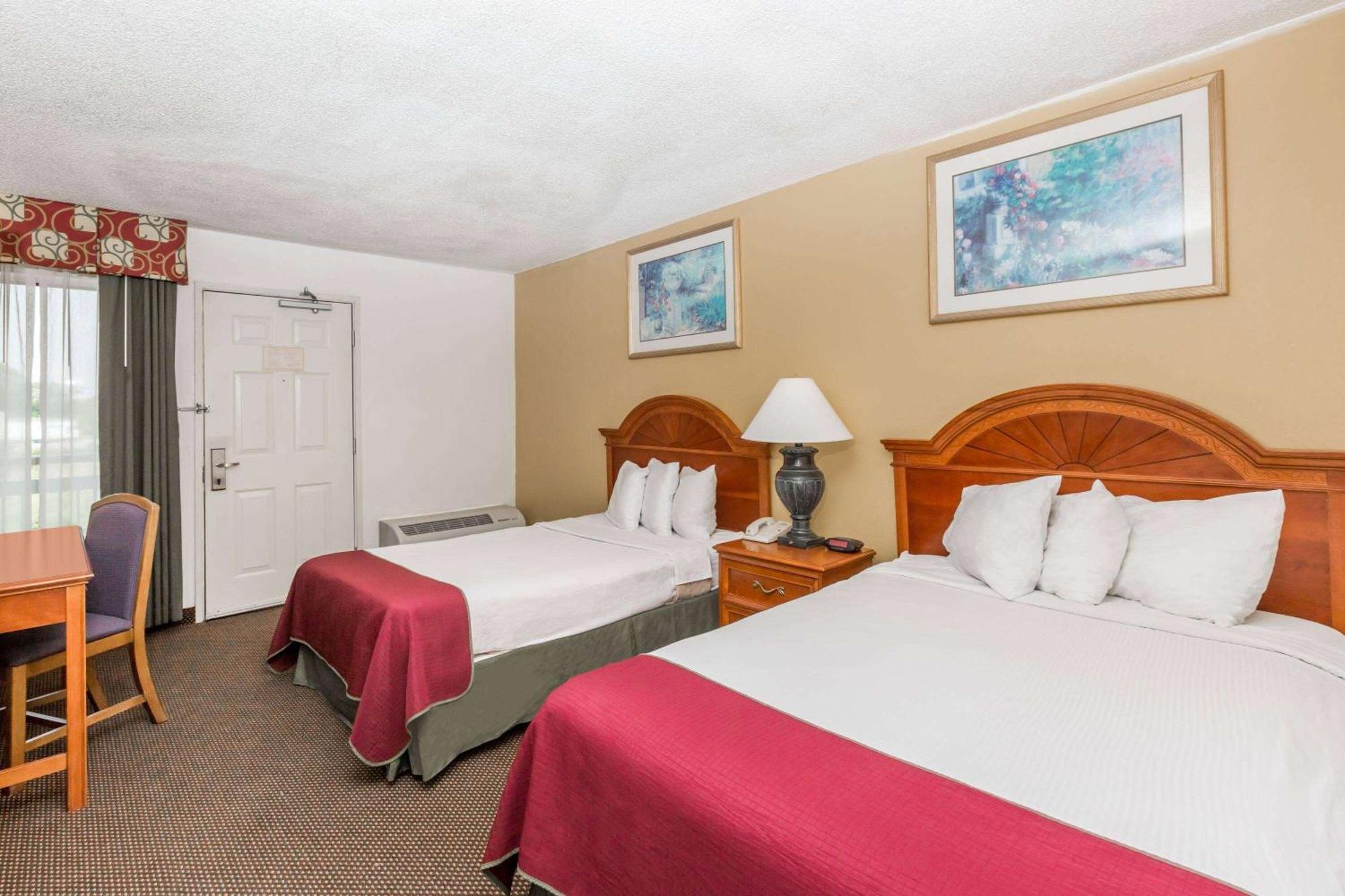 Days Inn By Wyndham West Des Moines - Clive Екстер'єр фото