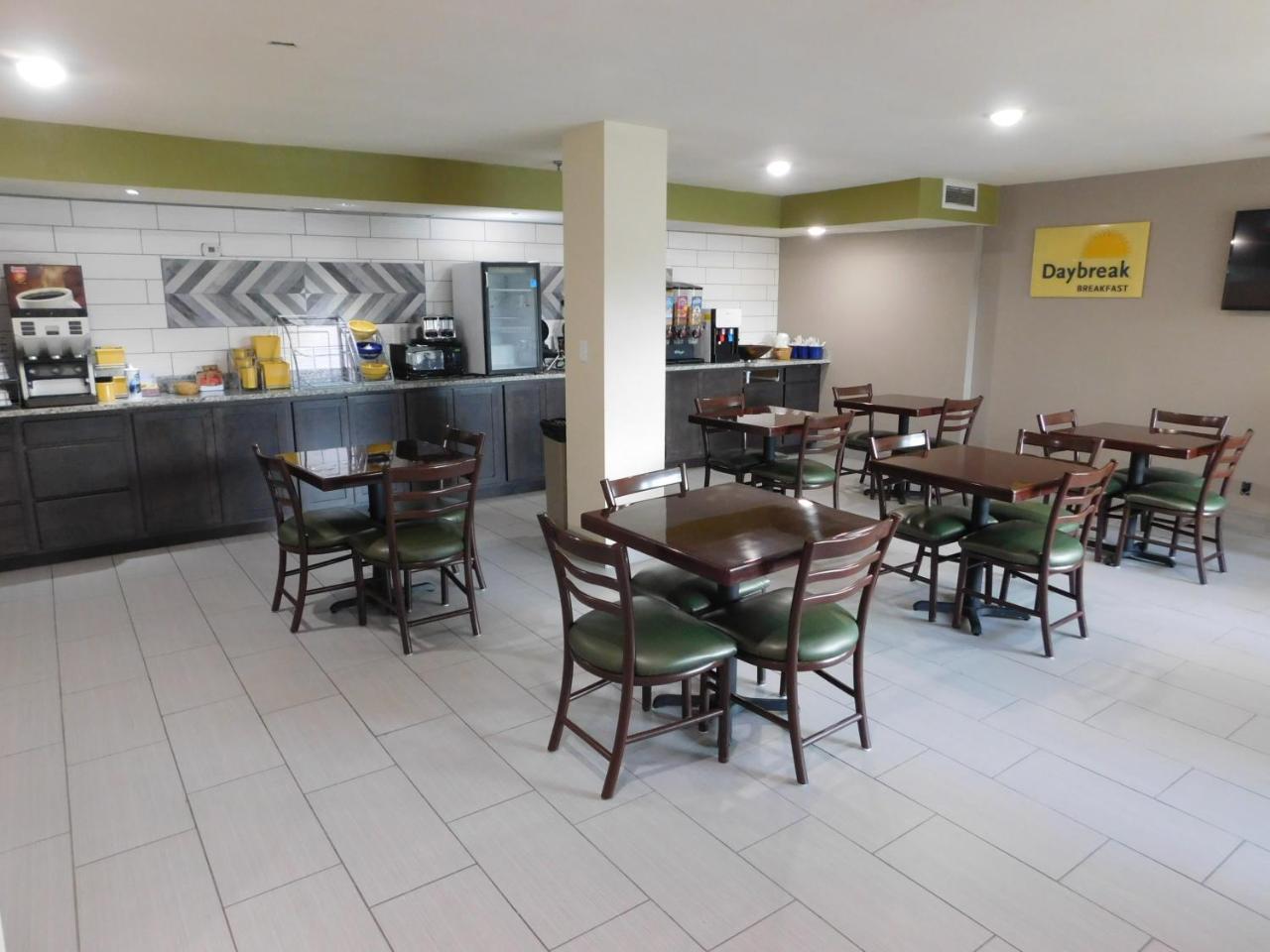 Days Inn By Wyndham West Des Moines - Clive Екстер'єр фото