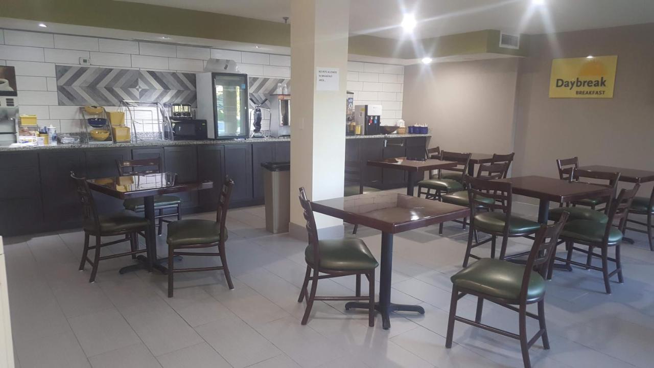 Days Inn By Wyndham West Des Moines - Clive Екстер'єр фото